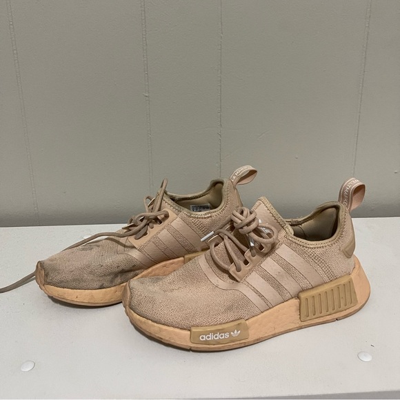 NMD R1 Blush Pink Color - Picture 2 of 7